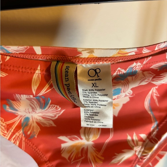 OP Bright Peach Rash Guard Top - Picture 7 of 8